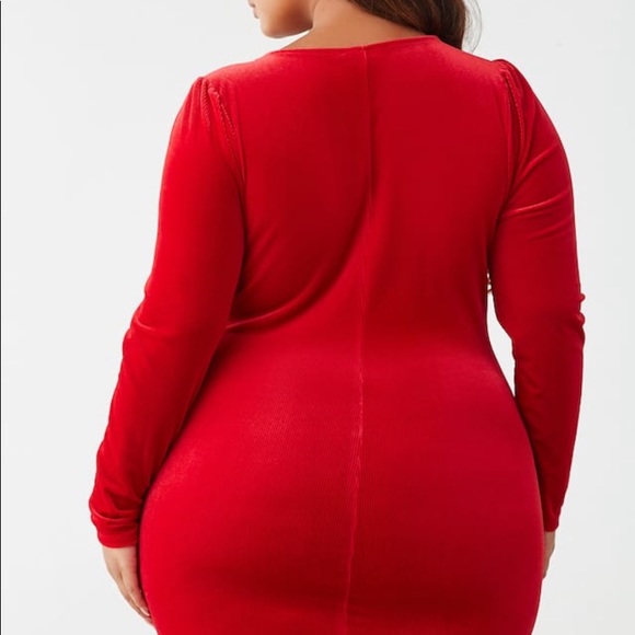 Red Velvet Plus Dress - Picture 4 of 6